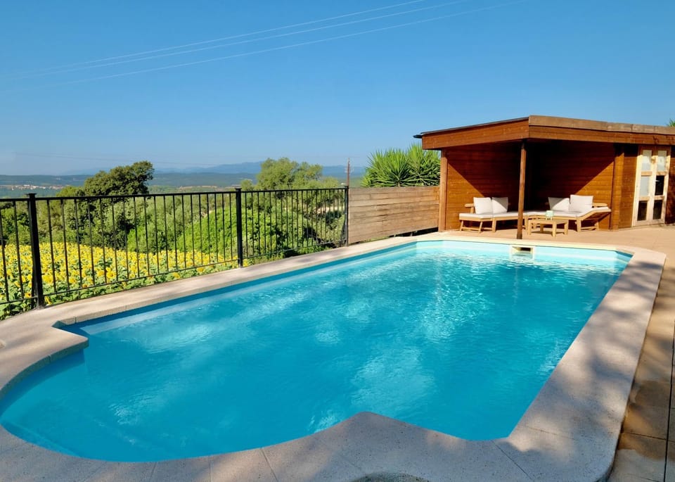 Patio, View (from property/room), Mountain view, Pool view, Swimming pool, sunbed