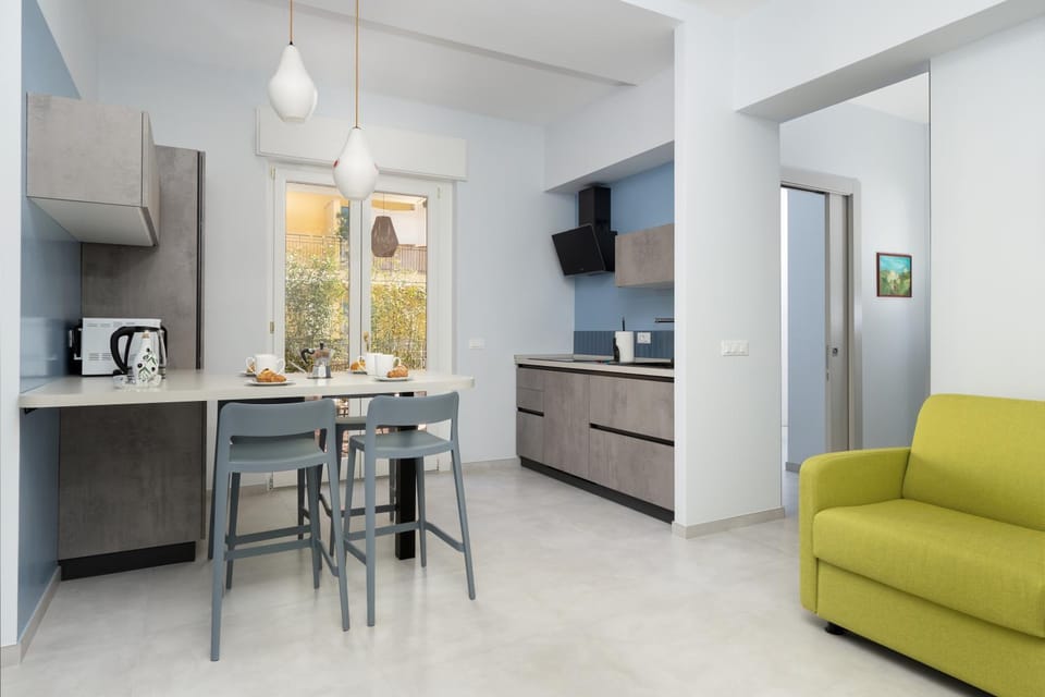 Coffee/tea facilities, Balcony/Terrace, Kitchen or kitchenette, Living room, Dining area, microwave