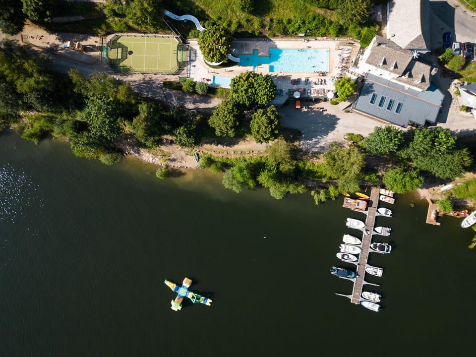Property building, Day, People, Natural landscape, Activities, Bird's eye view, Lake view, Pool view, Swimming pool