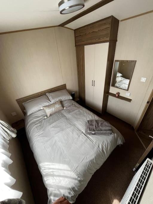 Whitstable, CW18, 2 bed park home, Alberta Holiday Park Apartment in City of Canterbury