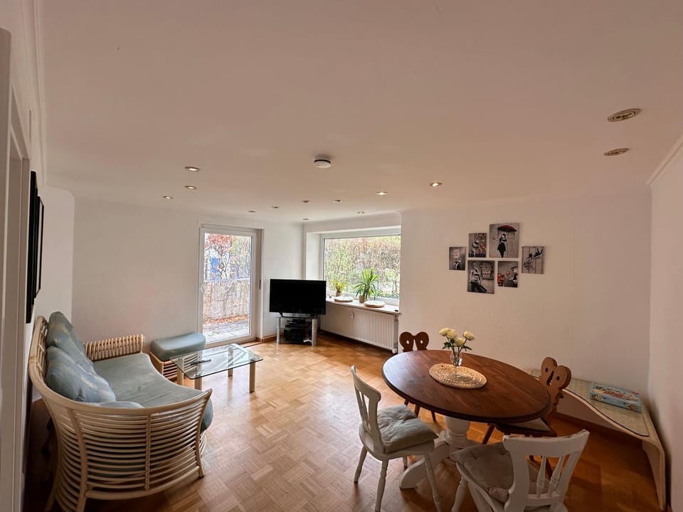 TV and multimedia, Living room, Seating area