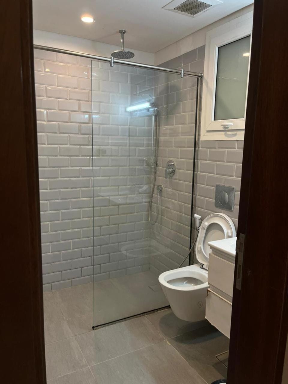 Shower, Toilet