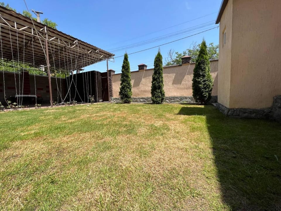 Property building, Spring, Day, Natural landscape, Garden, Garden view
