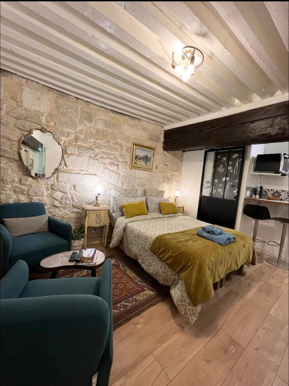Élégant studio Cœur du Centre ville avec WIFI Apartment in Avignon