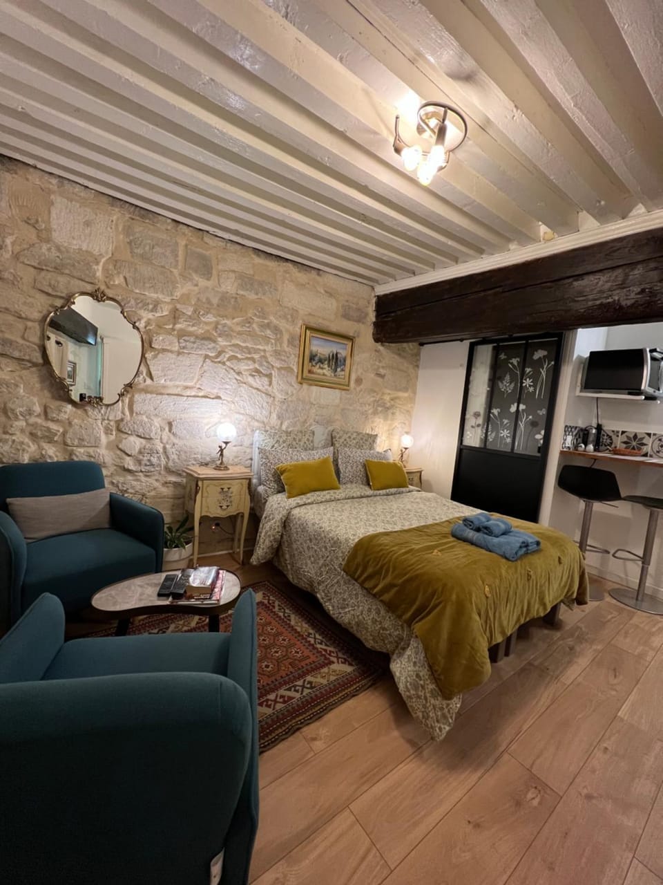 Élégant studio Cœur du Centre ville avec WIFI Apartment in Avignon
