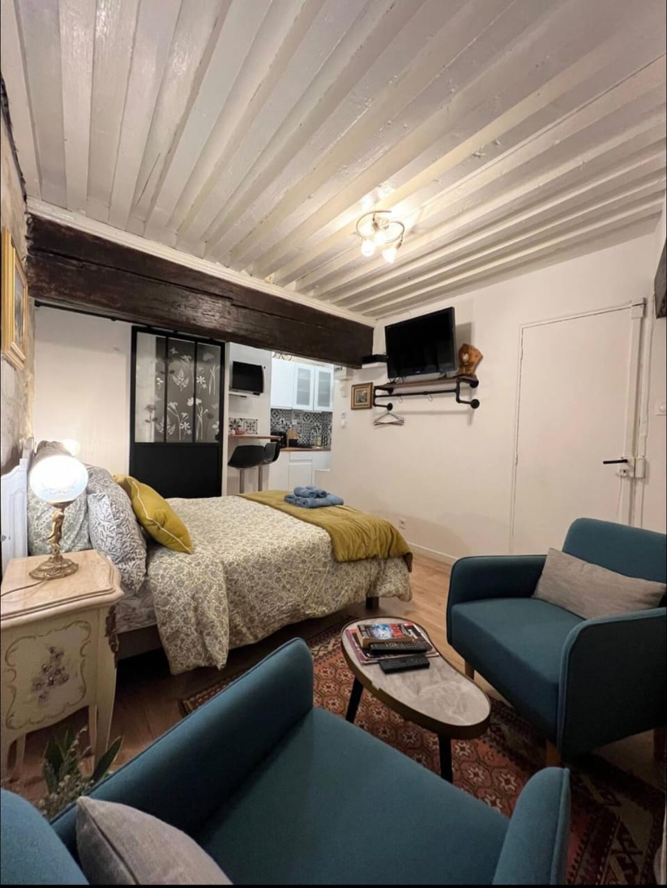 Élégant studio Cœur du Centre ville avec WIFI Apartment in Avignon
