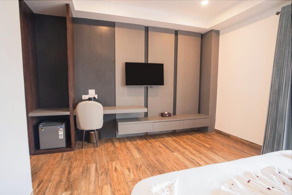 TV and multimedia, minibar, wardrobe