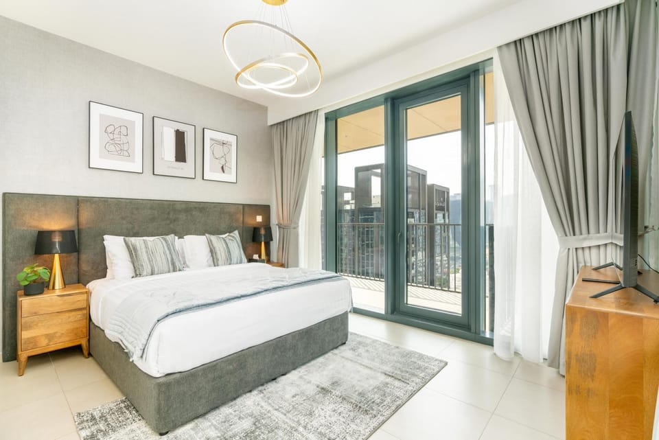 Ultimate Stay - Relaxing 2BR in Downtown Dubai with Balcony Steam Room & Massage Chair Apartment in Dubai
