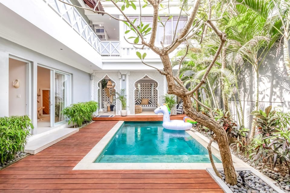 Property building, Pool view, Swimming pool