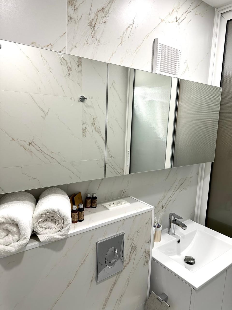 Bathroom, towels