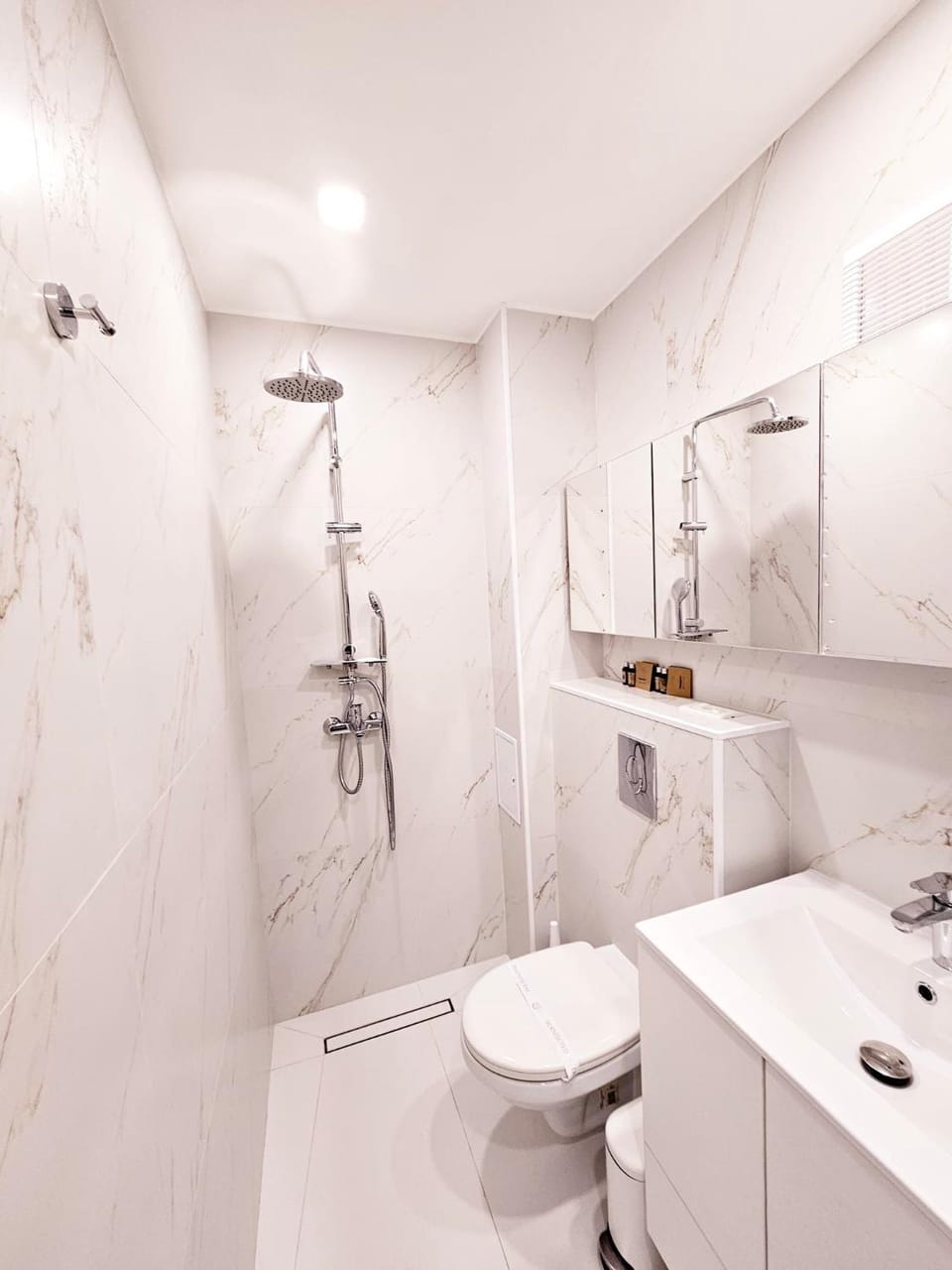 Shower, Toilet, Bathroom