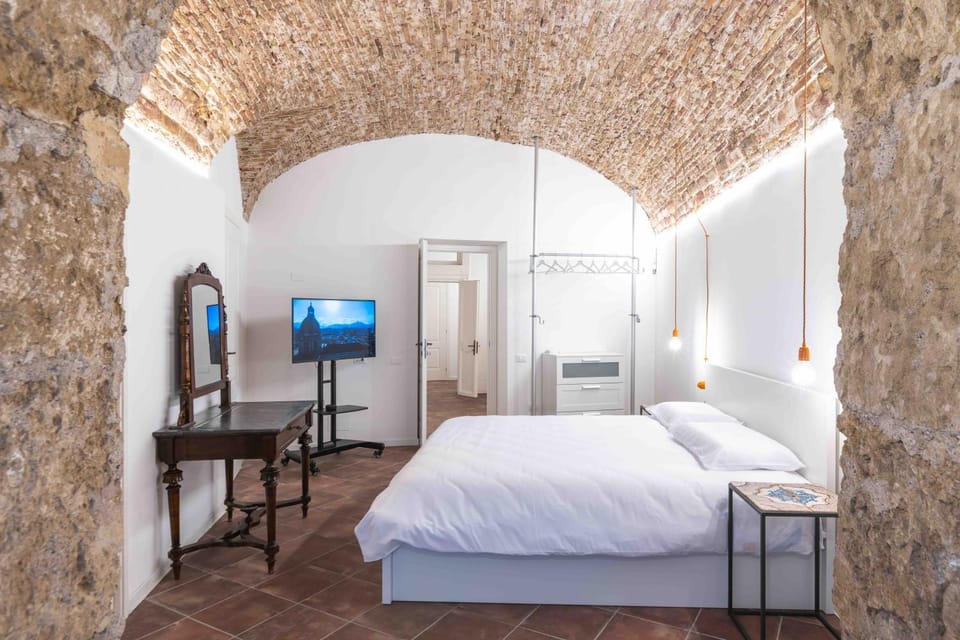 Bed, TV and multimedia, Photo of the whole room, Bedroom, hair dresser, internet, locker, air conditioner