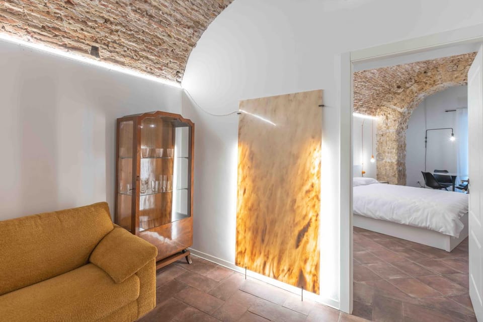 Living room, Decorative detail, hair dresser, internet, locker, air conditioner