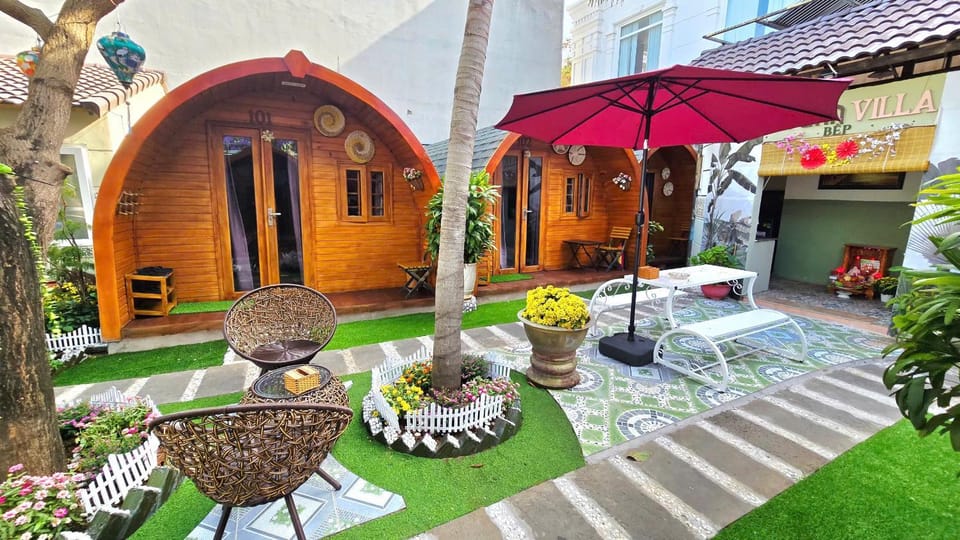Patio, Day, Garden