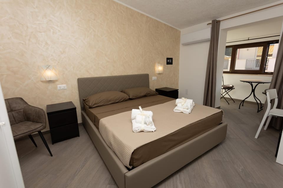 Bed, Bathroom, Balcony/Terrace, Photo of the whole room, Bedroom, oven, towels