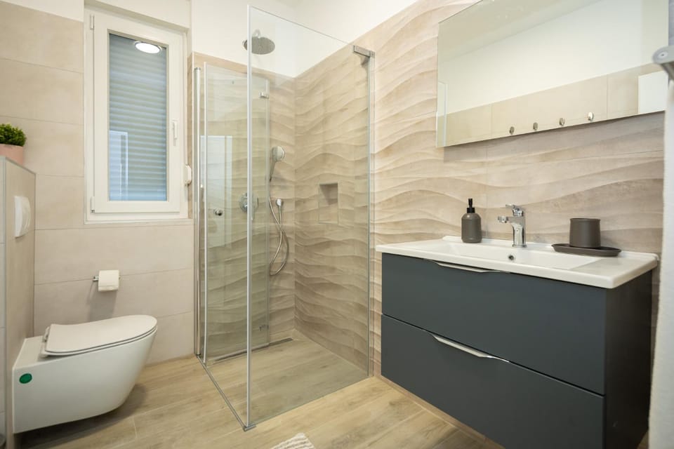 Shower, Toilet, Bathroom