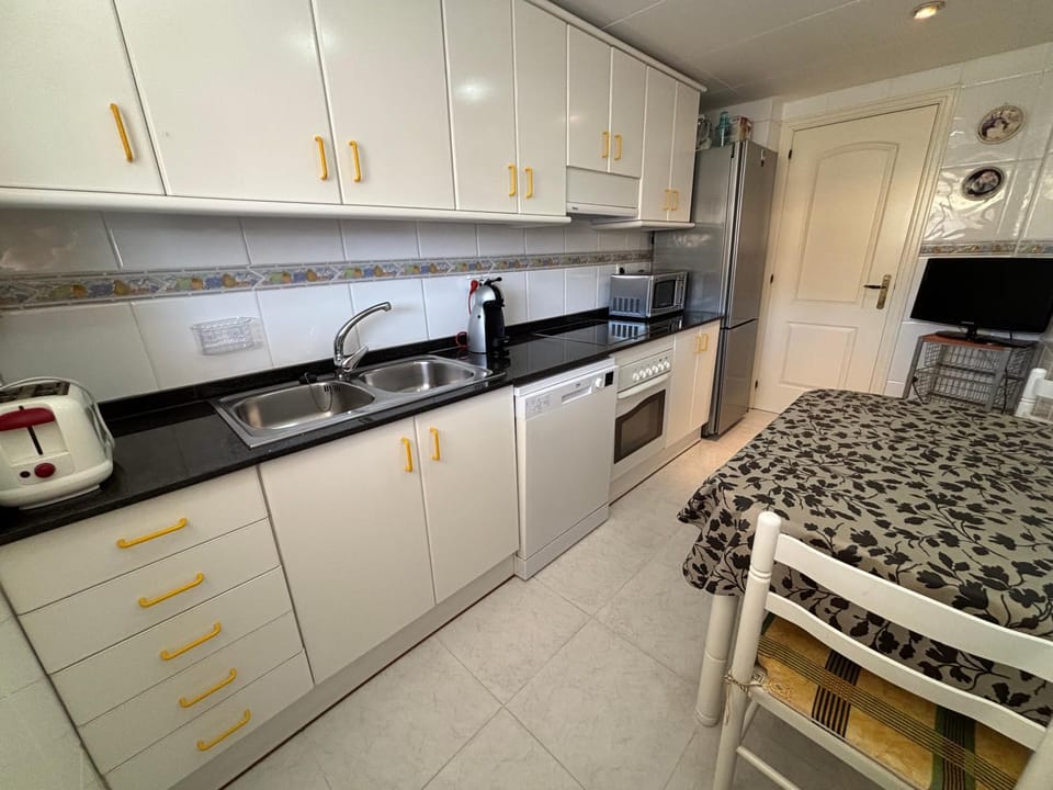 Penthouse w/ sea view, pool & beach Apartment in Baix Penedès