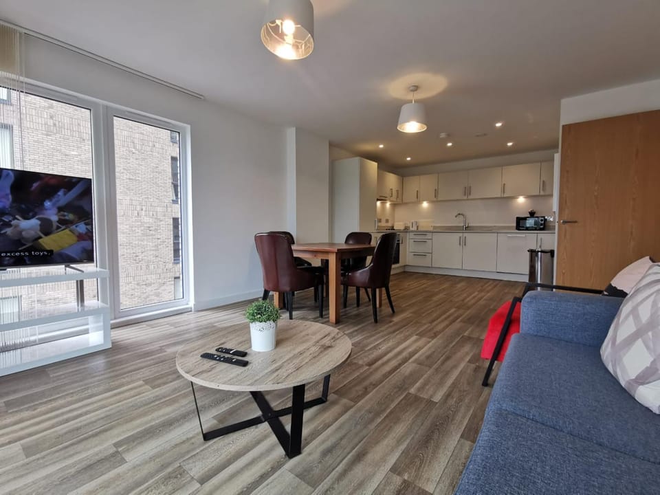 TV and multimedia, Kitchen or kitchenette, Living room, Seating area, Dining area, minibar, stove
