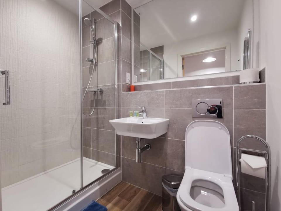 Shower, Toilet, Bathroom, Bath, towels