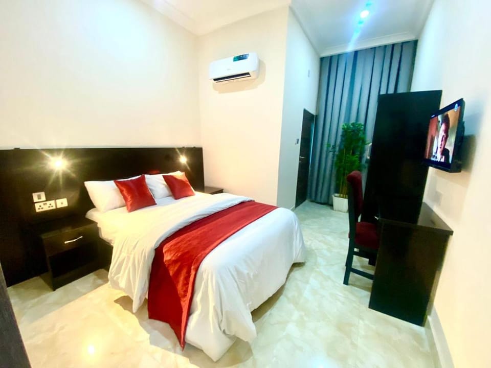 Bed, TV and multimedia, Photo of the whole room, Bedroom, air conditioner
