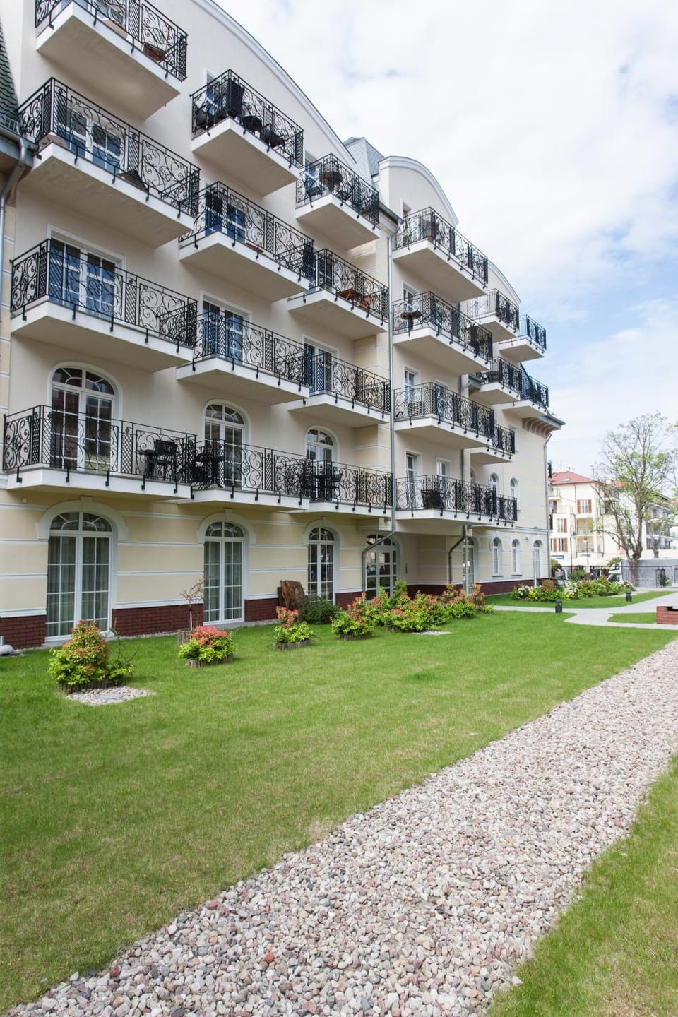 Property building, Facade/entrance, Garden