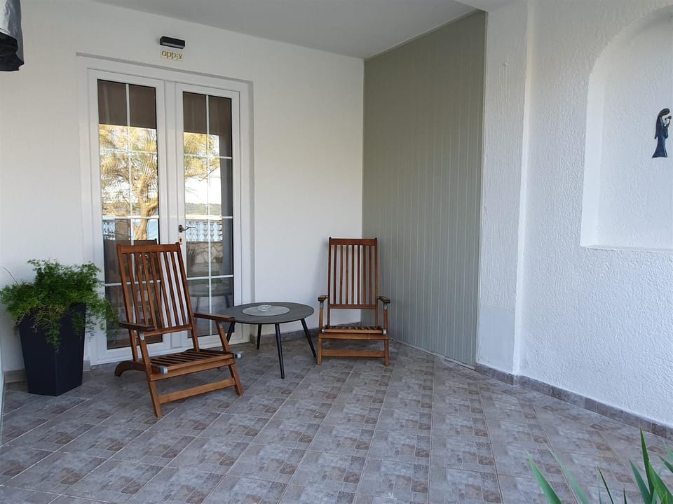 LUCA A2 , APARTMENT IN FRONT OF THE BEACH Apartment in Novigrad