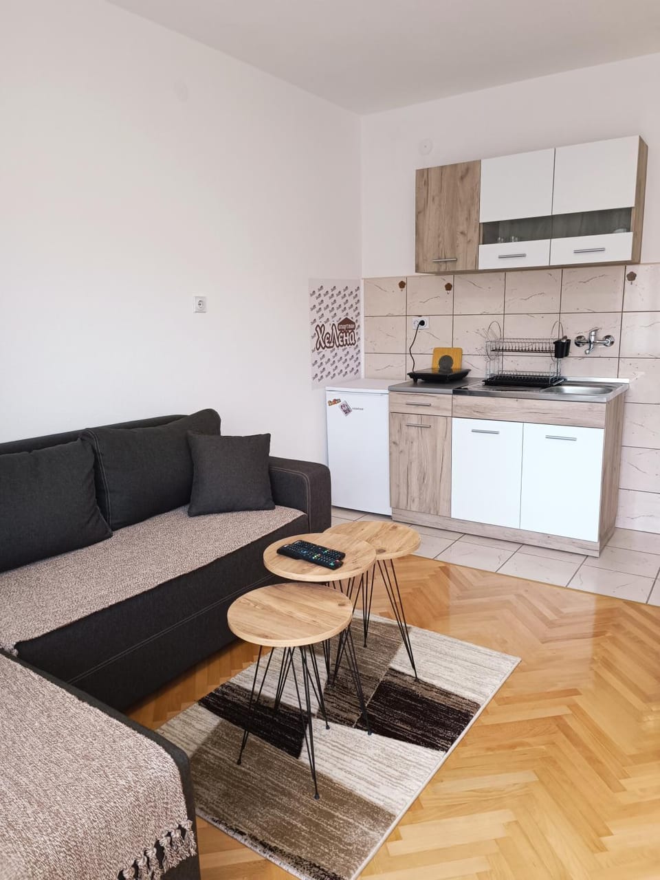 Kitchen or kitchenette, Living room, Seating area, stove