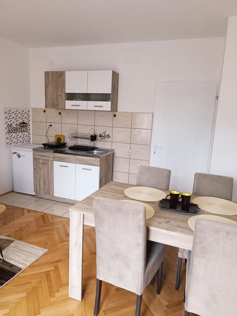 Kitchen or kitchenette, Dining area, stove