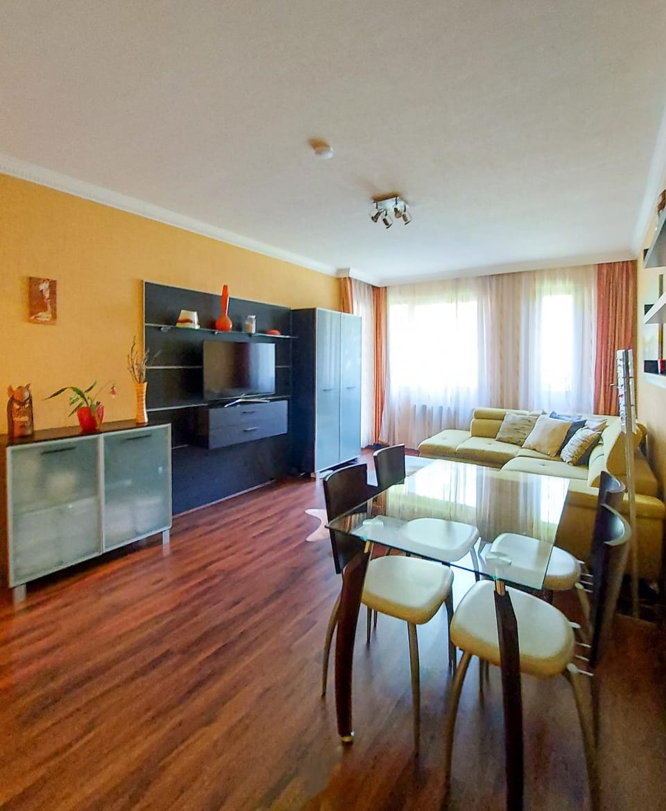 TV and multimedia, Living room, Dining area