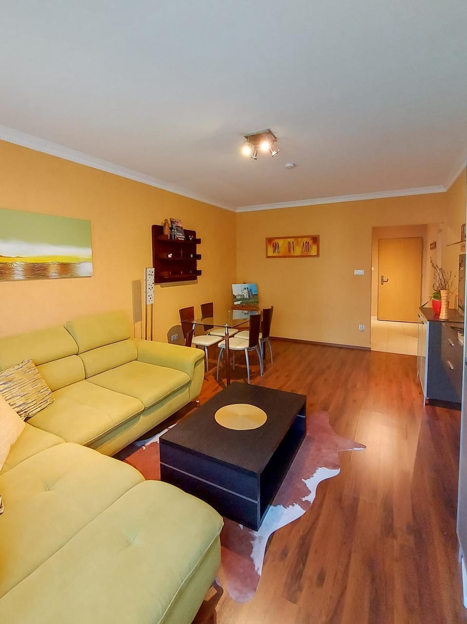 Living room, Dining area