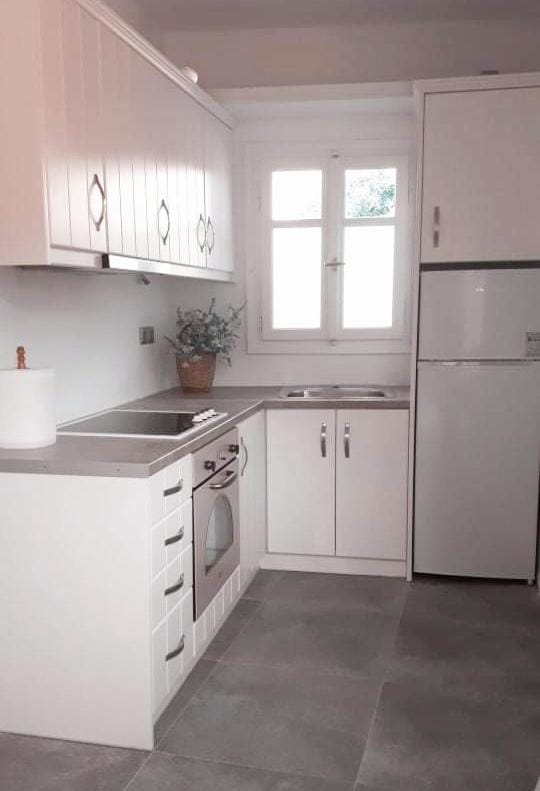 Kitchen or kitchenette, oven, stove