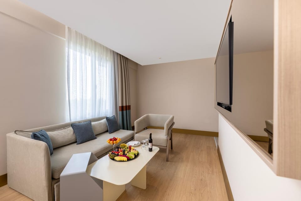 TV and multimedia, Living room, Dining area
