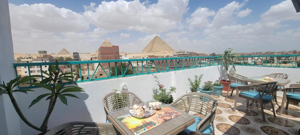 Property building, Patio, Restaurant/places to eat, Day, View (from property/room), Balcony/Terrace, Banquet/Function facilities, Dining area, City view