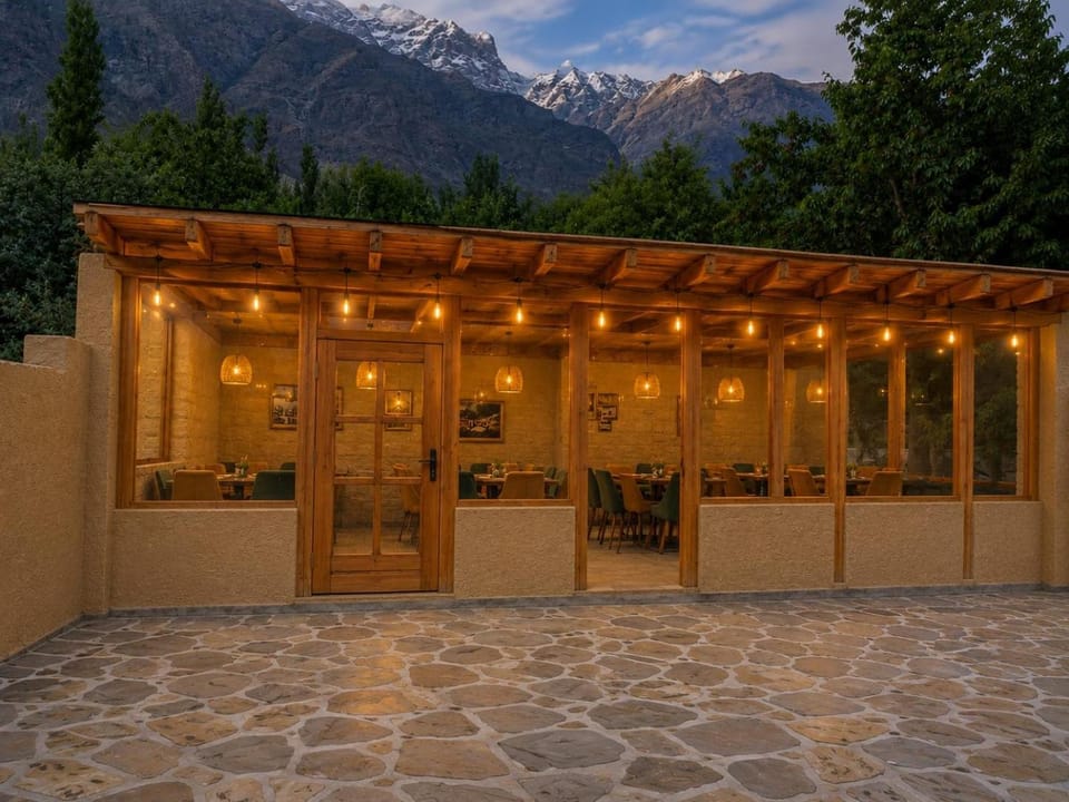 Patio, Restaurant/places to eat, Day, Natural landscape, Mountain view