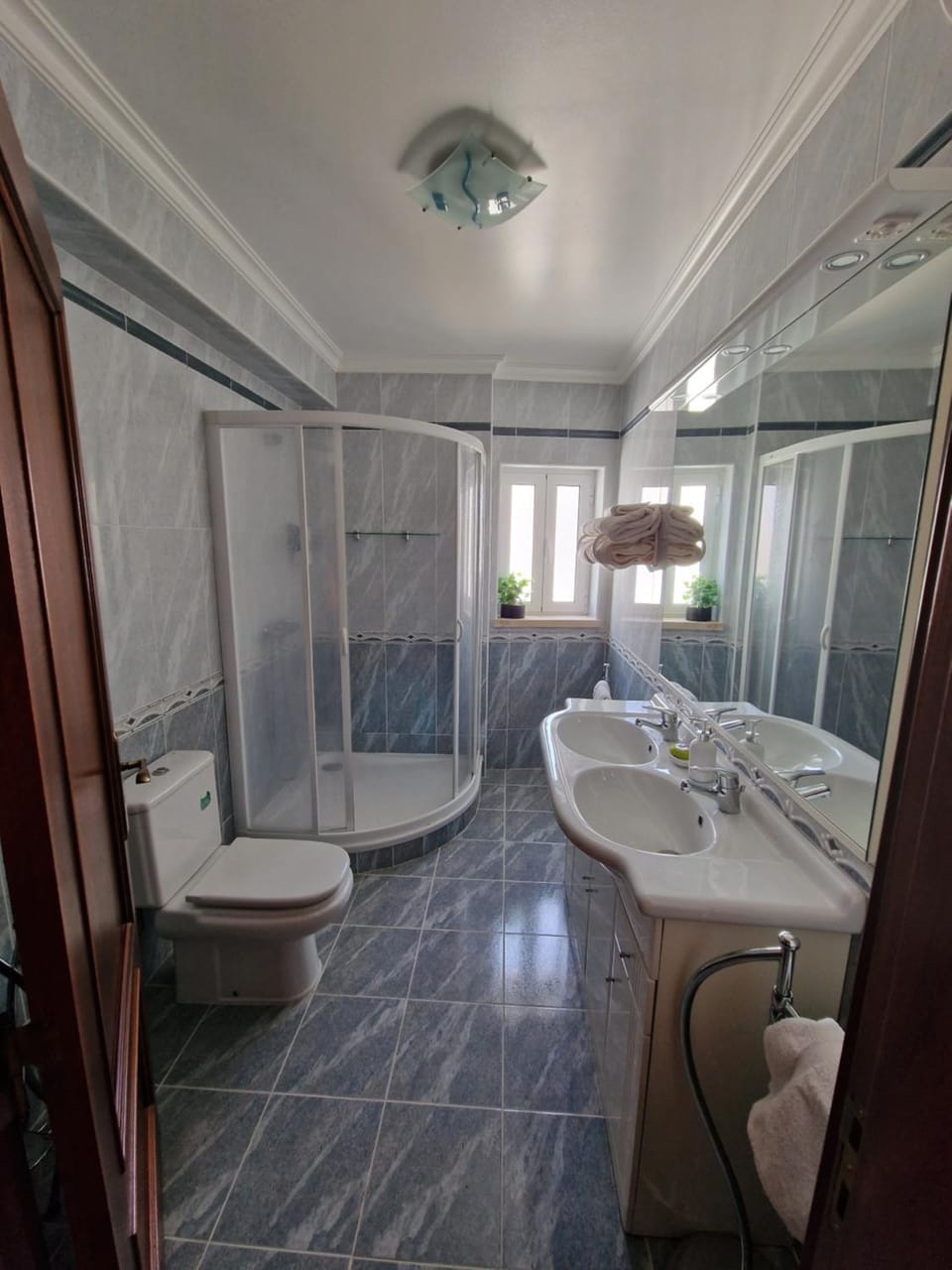 Shower, Toilet, Bathroom, towels