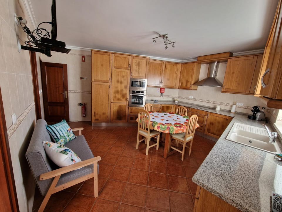 Kitchen or kitchenette, Living room, Food and drinks, Dining area, minibar, pet friendly, stove