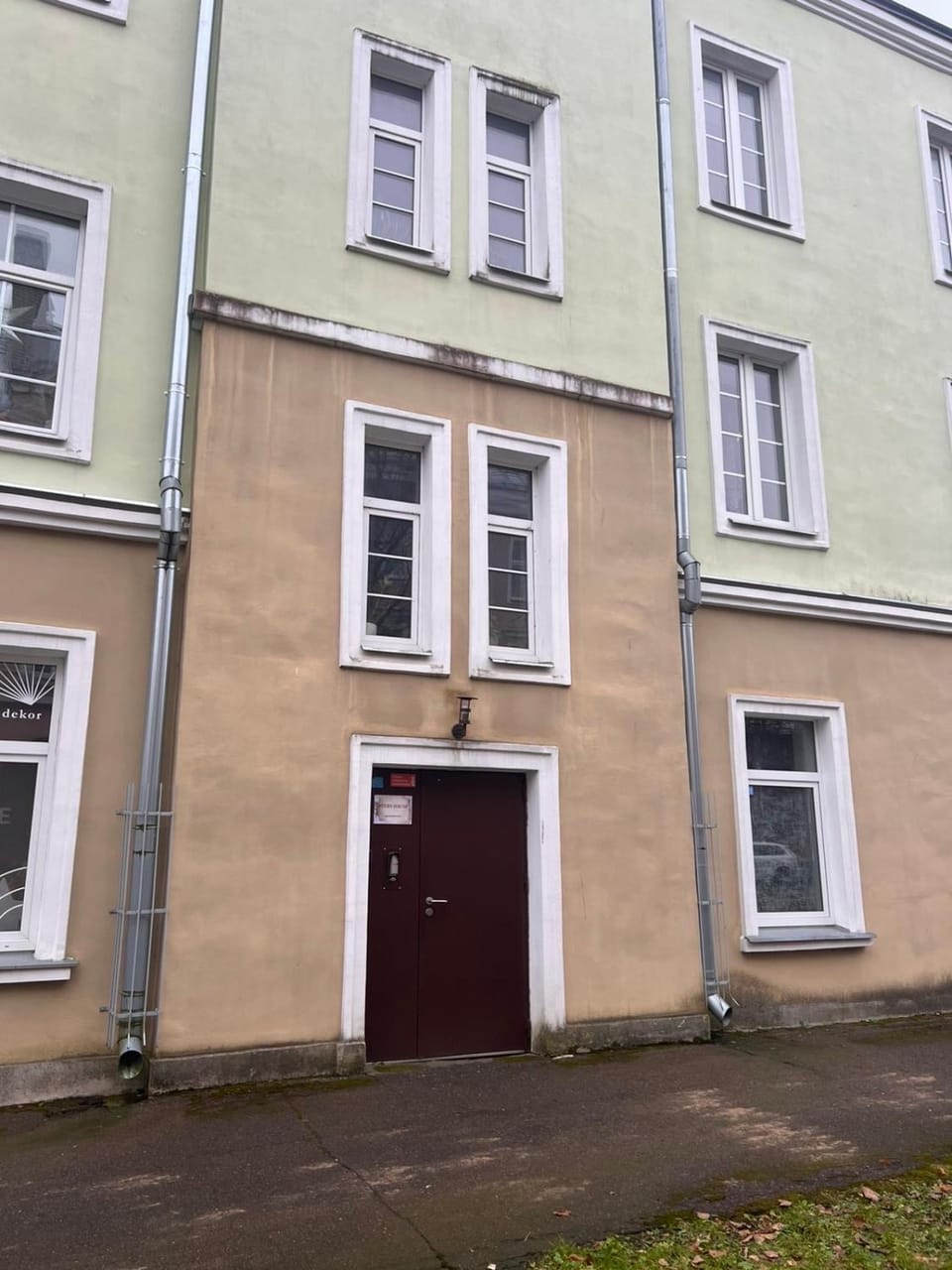 Property building, Facade/entrance, Day