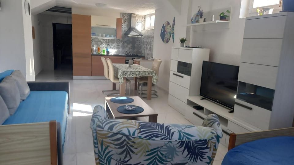 Communal lounge/ TV room, TV and multimedia, Living room, Seating area