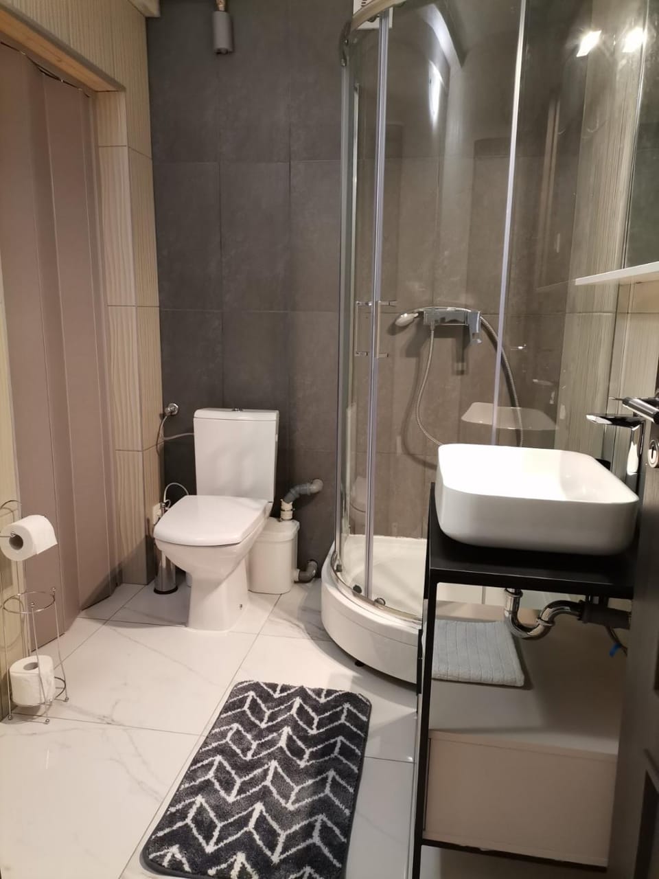 Shower, Toilet, Bathroom