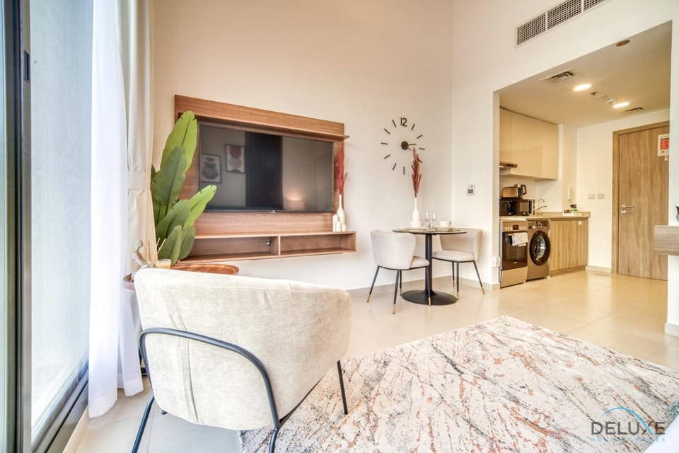 Bed, Living room, Photo of the whole room, Seating area, Bedroom