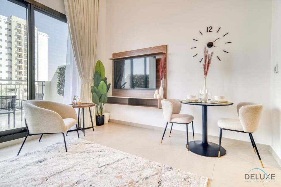 TV and multimedia, Living room, Seating area, Dining area, Evening entertainment