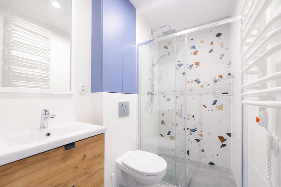 Shower, Toilet, Bathroom