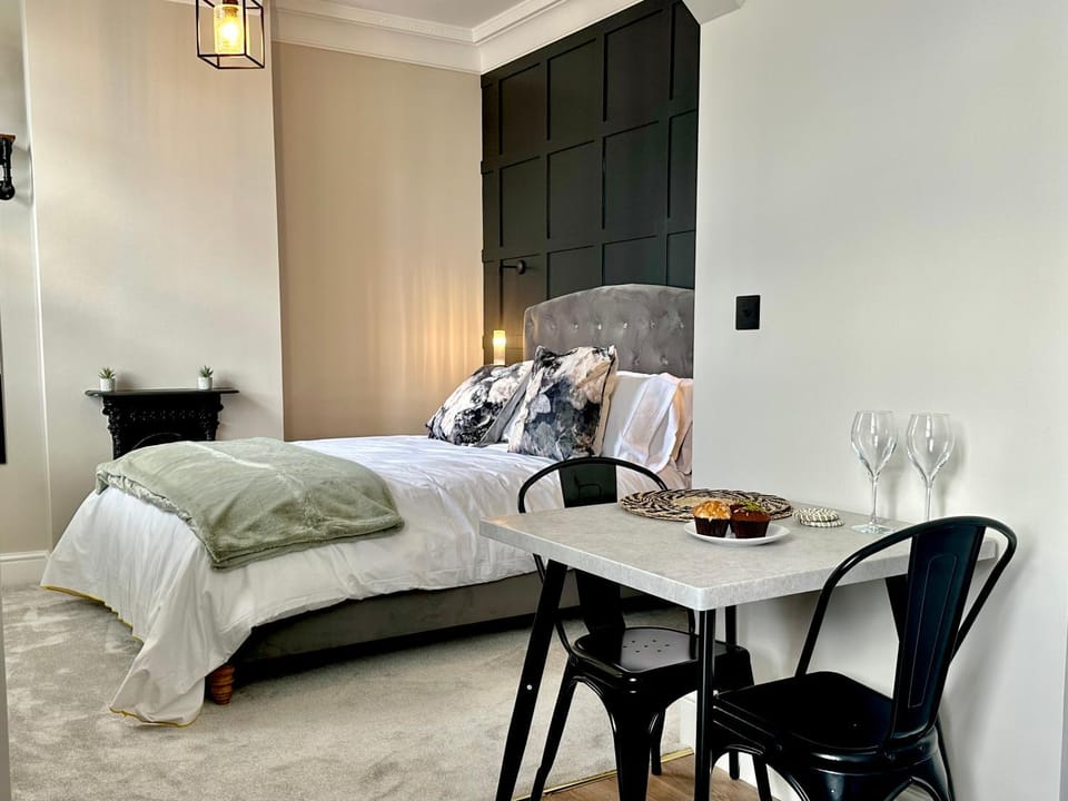 Dining area, Bedroom