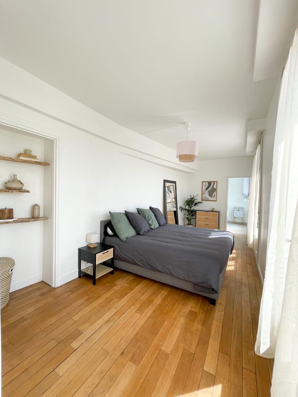 Bed, Photo of the whole room, Bedroom