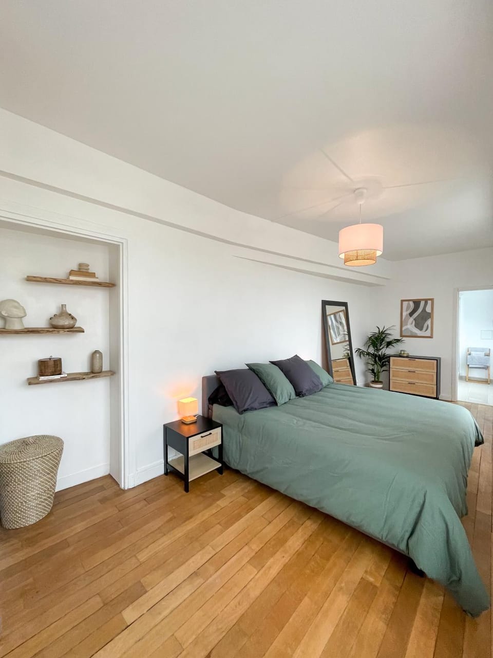 Bed, Photo of the whole room, Bedroom
