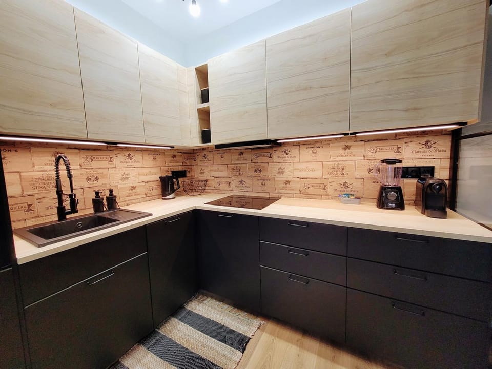 Kitchen or kitchenette, kitchen