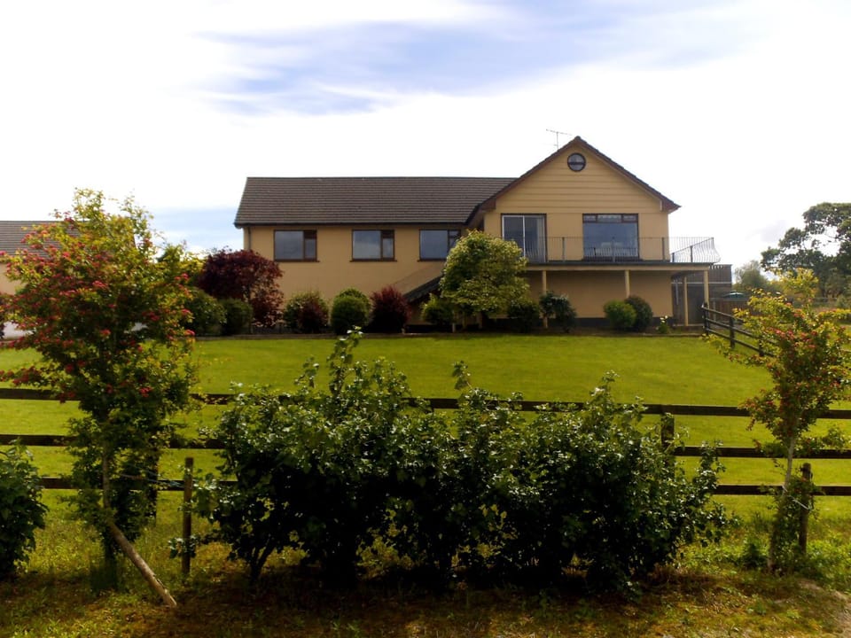 Property building, Facade/entrance, Garden view