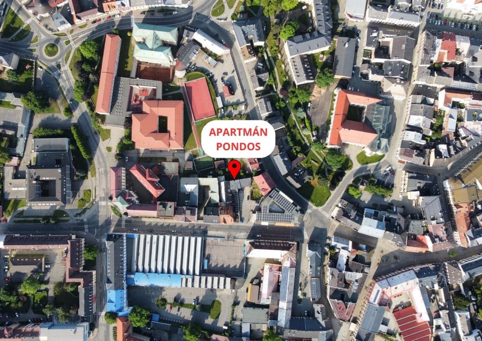 Property building, Neighbourhood, Bird's eye view, City view, Street view, Location