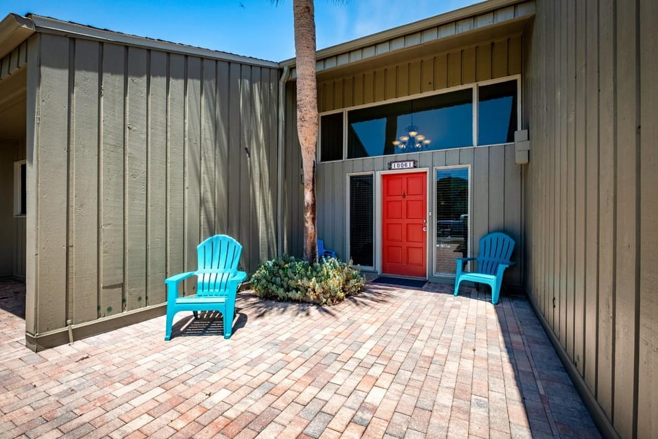 Coastal Sawgrass Retreat House in Sawgrass