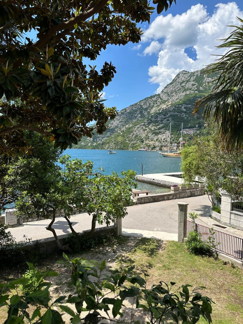 Mountain view, Sea view